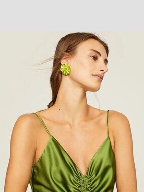 Oscar de la Renta Daisy Green Flower Earrings MSRP $290